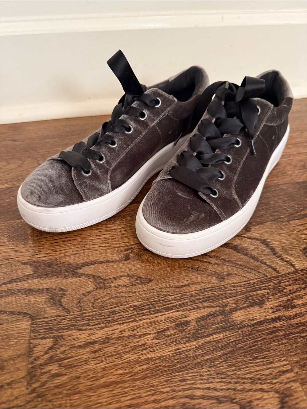 Gray Velvet Low-Top Sneakers with Ribbon Laces